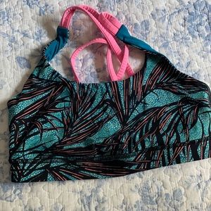 Women’s Lululemon Size 6 Energy Bra.